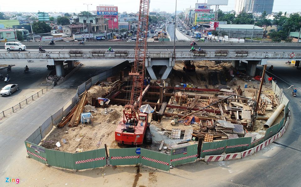 Hầm chui nút giao thông 3 tầng ở Sài Gòn trước ngày thông xe